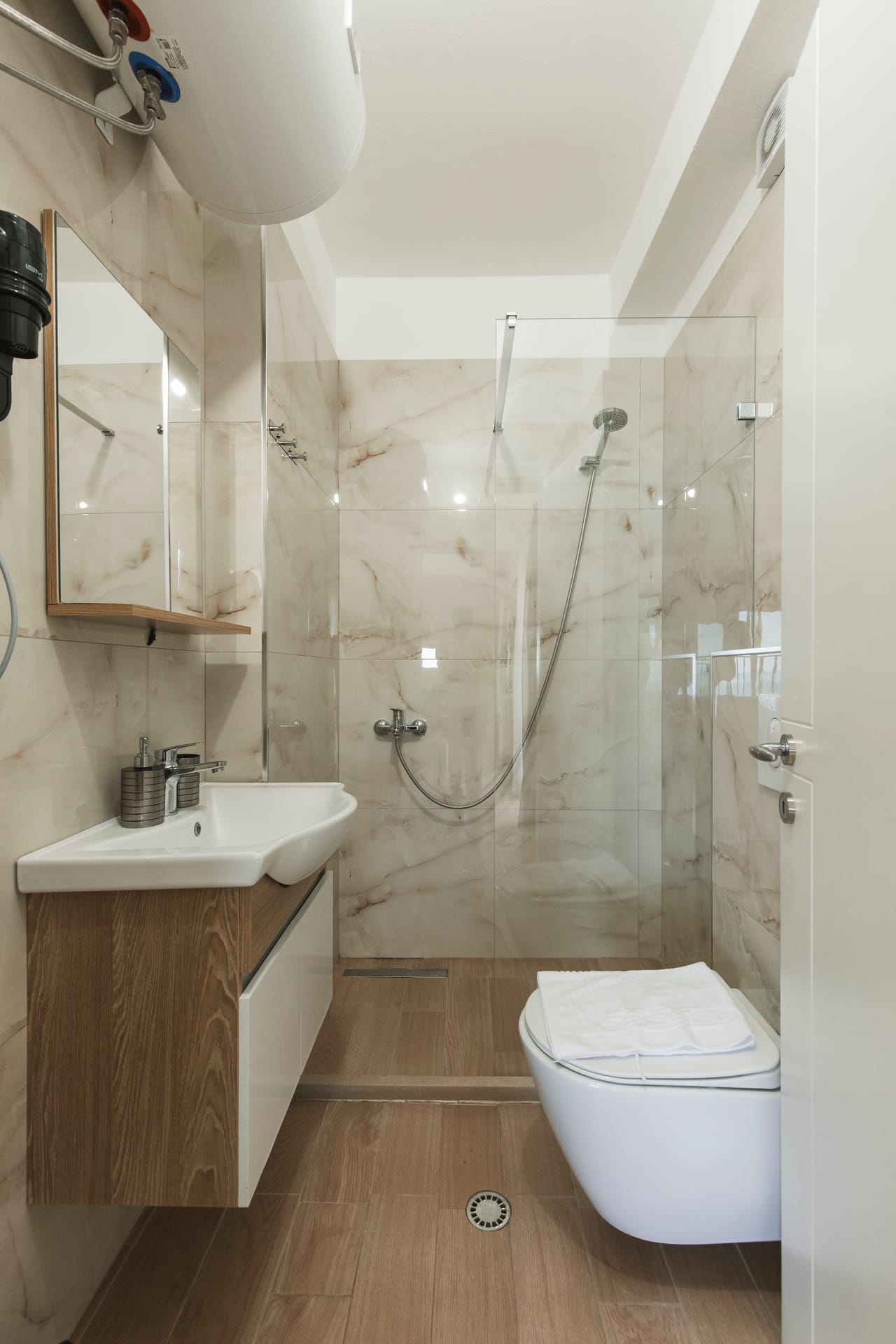 Deluxe Suite with Sea View - 16