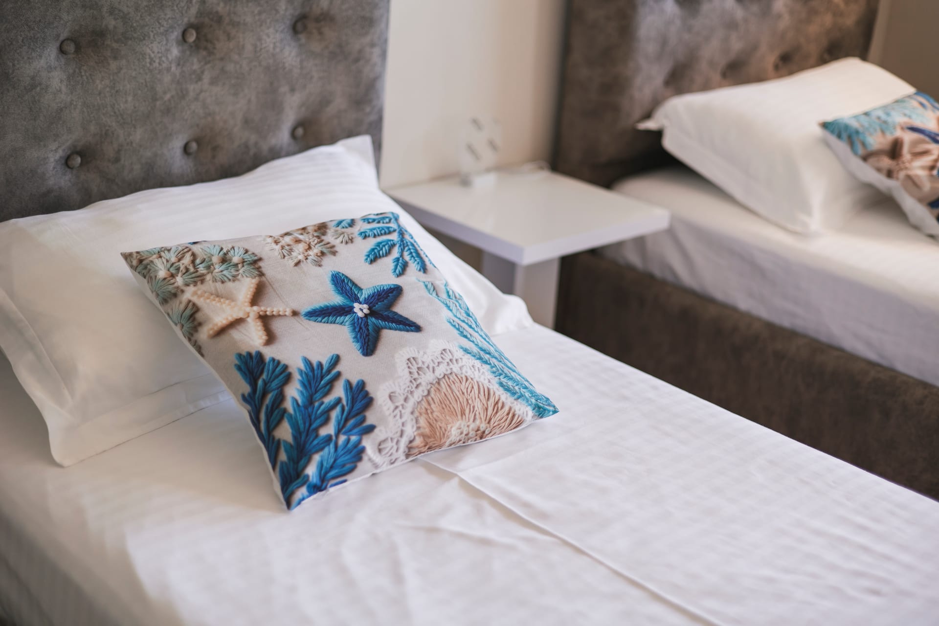 Twin Room with Sea View - 8